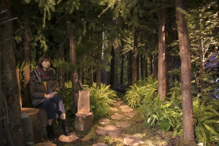 Pantone propose une forêt à l'intérieur avec Airbnb