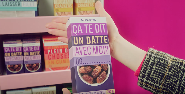 Les Packs 06 spécial Saint-Valentin de Monoprix, ce sont sept faux produits aux messages explicitent et remplis d'humour qui permettront aux célibataires de laisser leur numéro de téléphone à un(e) inconnu(e) entre deux rayons