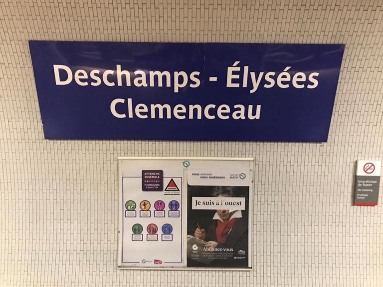 la station Champs Elysées-Clémenceau a été changé en "Deschamps Elysées - Clémenceau"