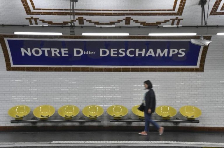 a station Notre-Dame des Champs est devenue "Notre Didier Deschamps"